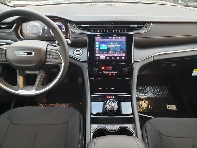 2025 Jeep Grand Cherokee GRAND CHEROKEE LAREDO X 4X4