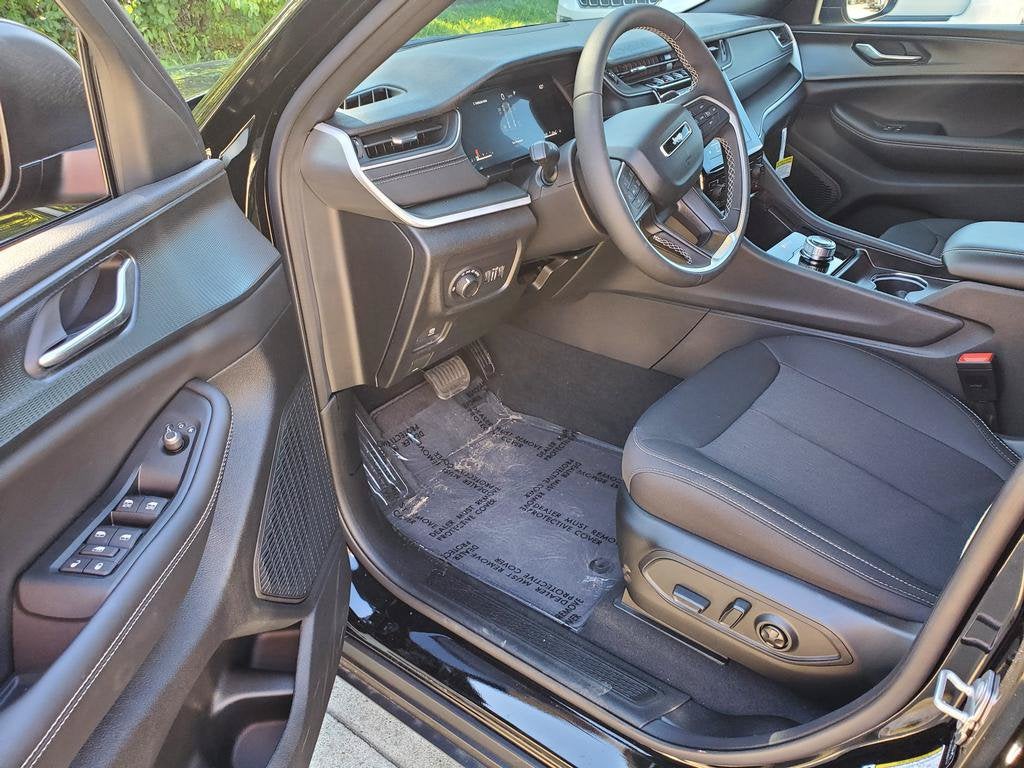 2026 Jeep Grand Cherokee GRAND CHEROKEE LAREDO 4X4