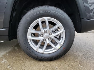 2025 Jeep Grand Cherokee GRAND CHEROKEE LAREDO X 4X4