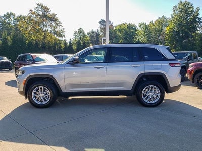2025 Jeep Grand Cherokee GRAND CHEROKEE LAREDO X 4X4