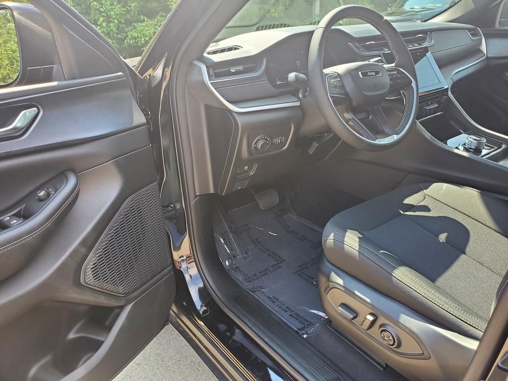 2026 Jeep Grand Cherokee GRAND CHEROKEE LAREDO 4X4