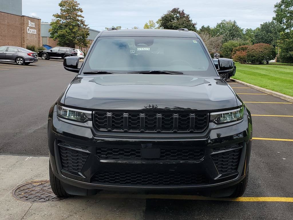 2027 Jeep Grand Cherokee GRAND CHEROKEE LAREDO ALTITUDE 4X4