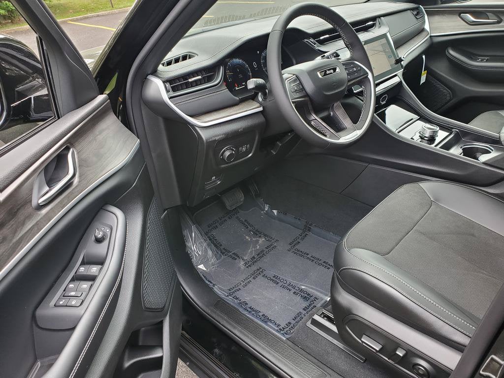 2027 Jeep Grand Cherokee GRAND CHEROKEE LAREDO ALTITUDE 4X4