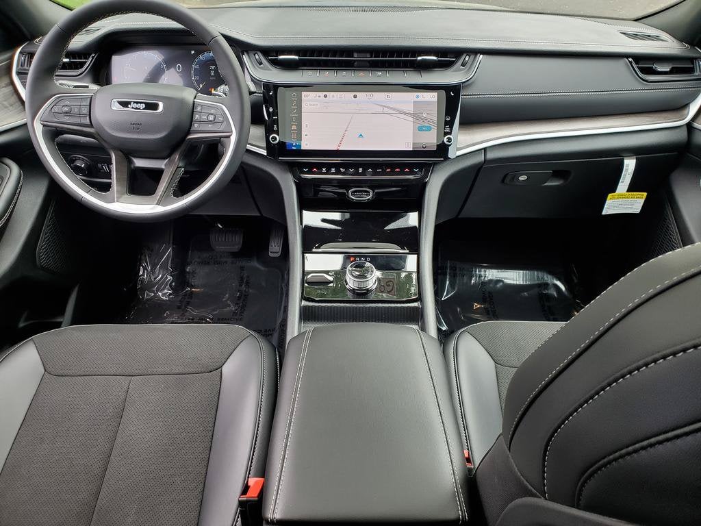 2027 Jeep Grand Cherokee GRAND CHEROKEE LAREDO ALTITUDE 4X4