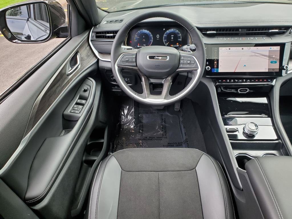 2027 Jeep Grand Cherokee GRAND CHEROKEE LAREDO ALTITUDE 4X4