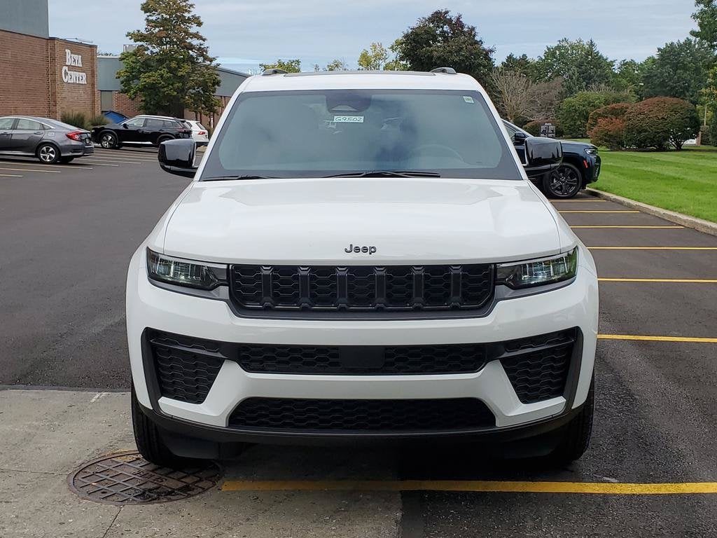 2027 Jeep Grand Cherokee GRAND CHEROKEE LAREDO ALTITUDE 4X4