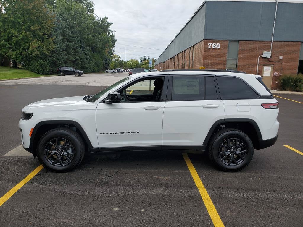 2027 Jeep Grand Cherokee GRAND CHEROKEE LAREDO ALTITUDE 4X4