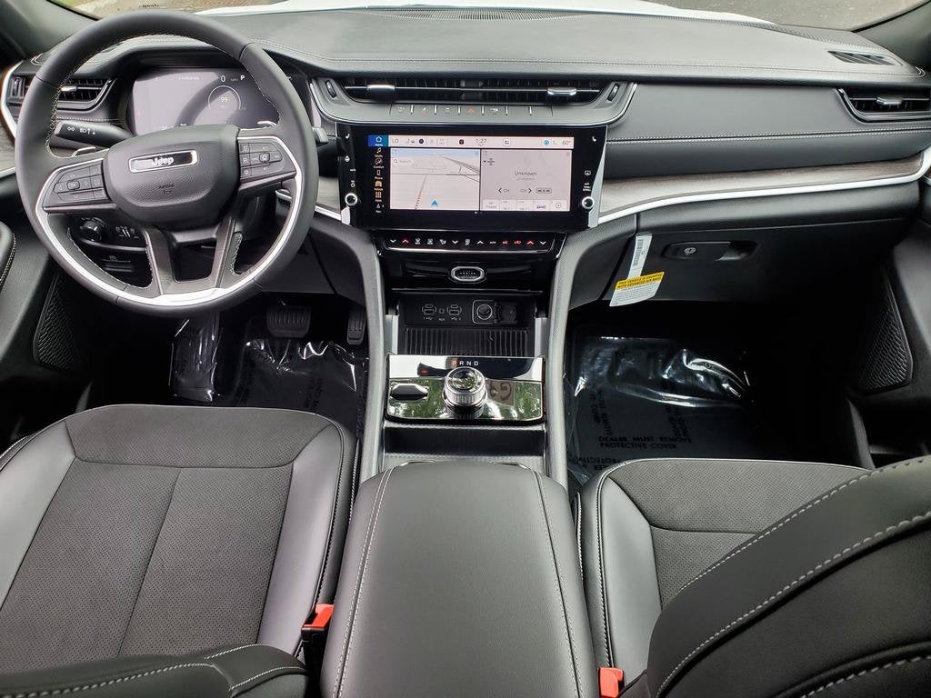 2027 Jeep Grand Cherokee GRAND CHEROKEE LAREDO ALTITUDE 4X4