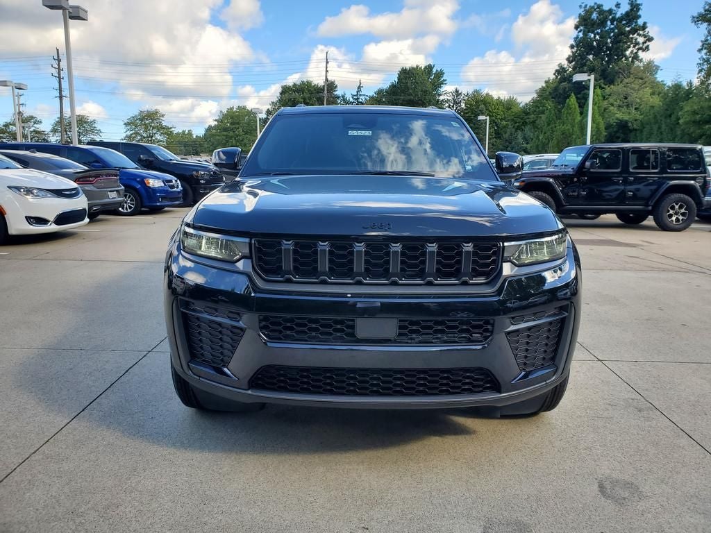 2027 Jeep Grand Cherokee GRAND CHEROKEE LAREDO ALTITUDE 4X4