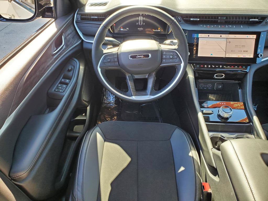 2027 Jeep Grand Cherokee GRAND CHEROKEE LAREDO ALTITUDE 4X4