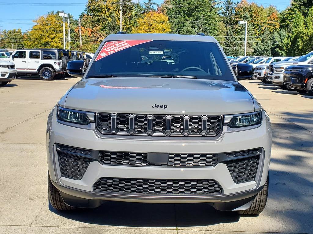 2027 Jeep Grand Cherokee GRAND CHEROKEE LAREDO ALTITUDE 4X4