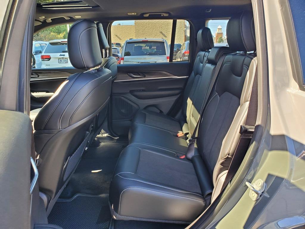 2027 Jeep Grand Cherokee GRAND CHEROKEE LAREDO ALTITUDE 4X4