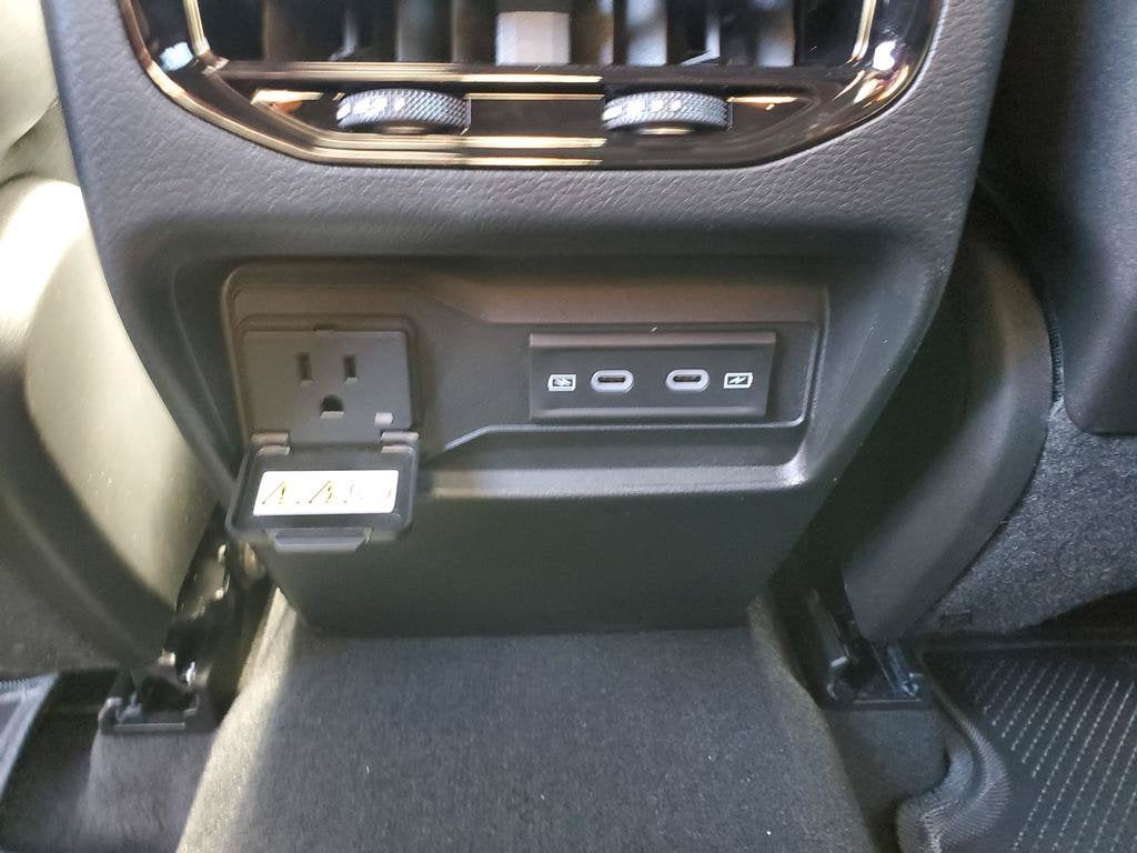 2027 Jeep Grand Cherokee GRAND CHEROKEE LAREDO ALTITUDE 4X4
