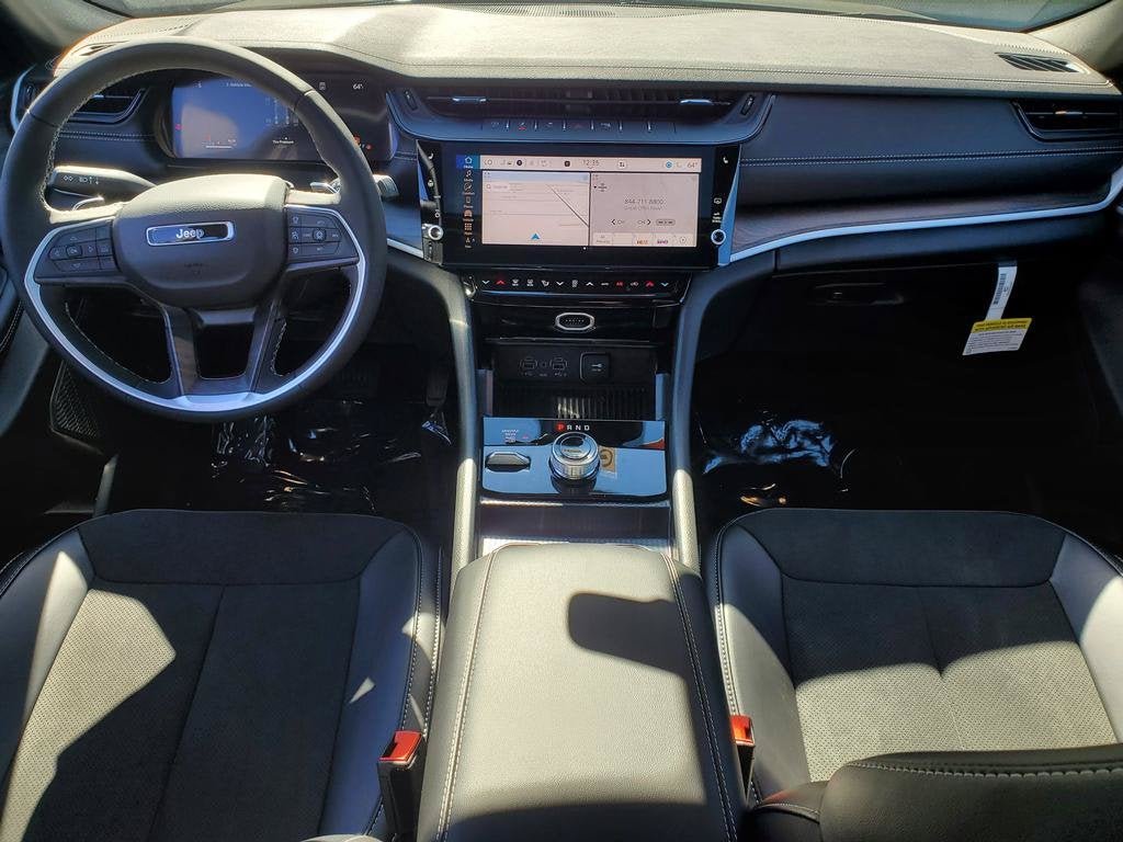 2027 Jeep Grand Cherokee GRAND CHEROKEE LAREDO ALTITUDE 4X4