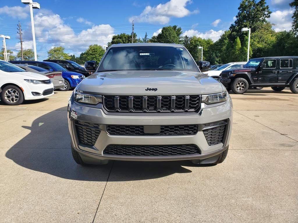 2027 Jeep Grand Cherokee GRAND CHEROKEE LAREDO ALTITUDE 4X4