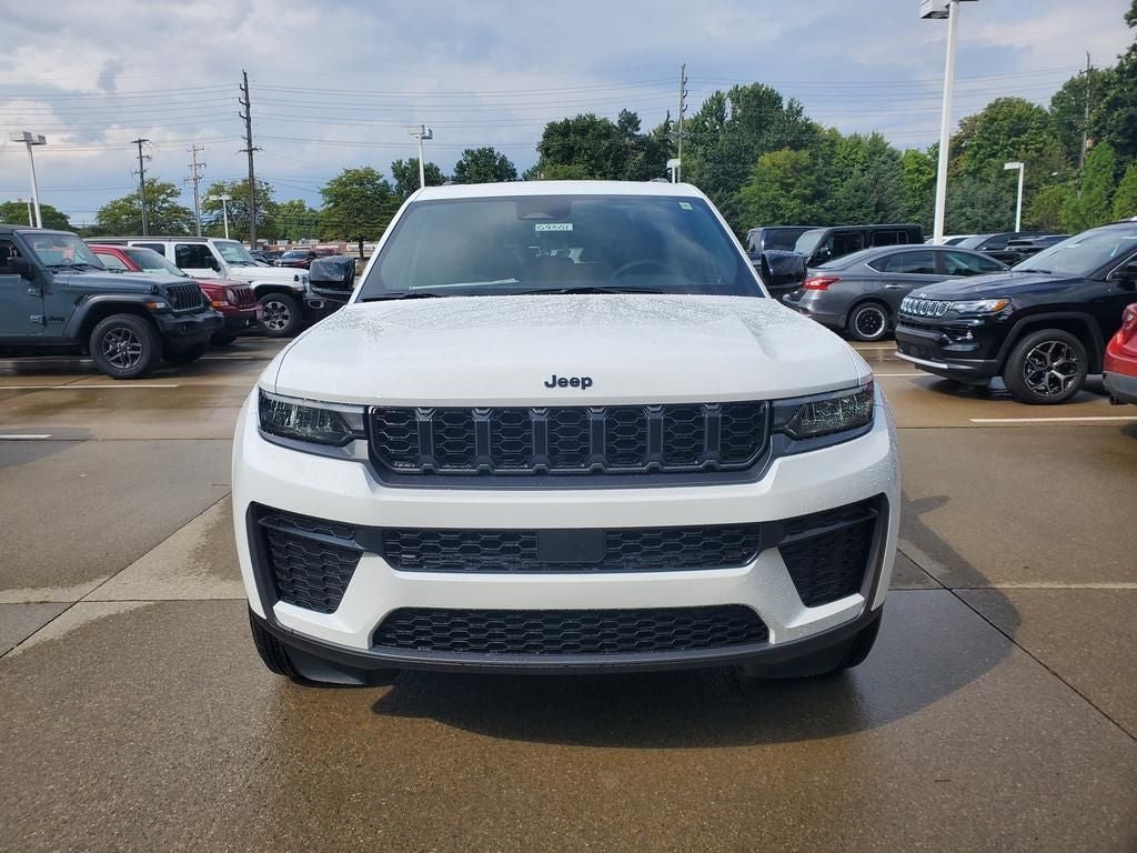 2027 Jeep Grand Cherokee GRAND CHEROKEE LAREDO ALTITUDE 4X4