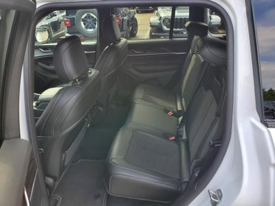 2027 Jeep Grand Cherokee GRAND CHEROKEE LAREDO ALTITUDE 4X4