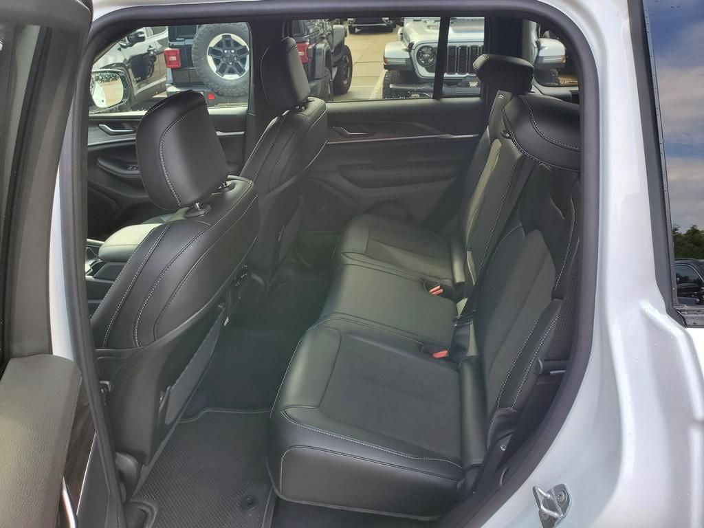 2027 Jeep Grand Cherokee GRAND CHEROKEE LAREDO ALTITUDE 4X4