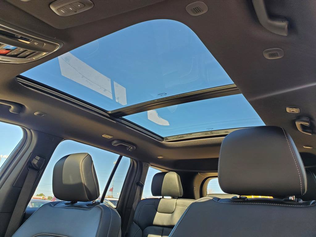 2027 Jeep Grand Cherokee GRAND CHEROKEE LIMITED RESERVE 4X4