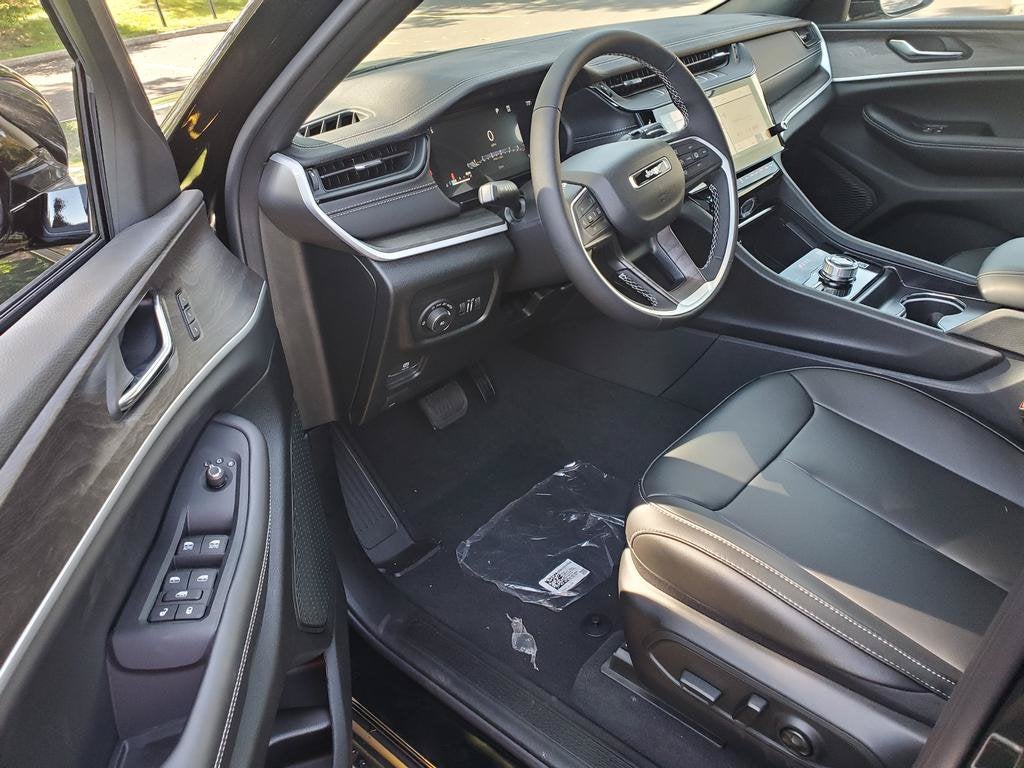 2027 Jeep Grand Cherokee GRAND CHEROKEE LIMITED 4X4