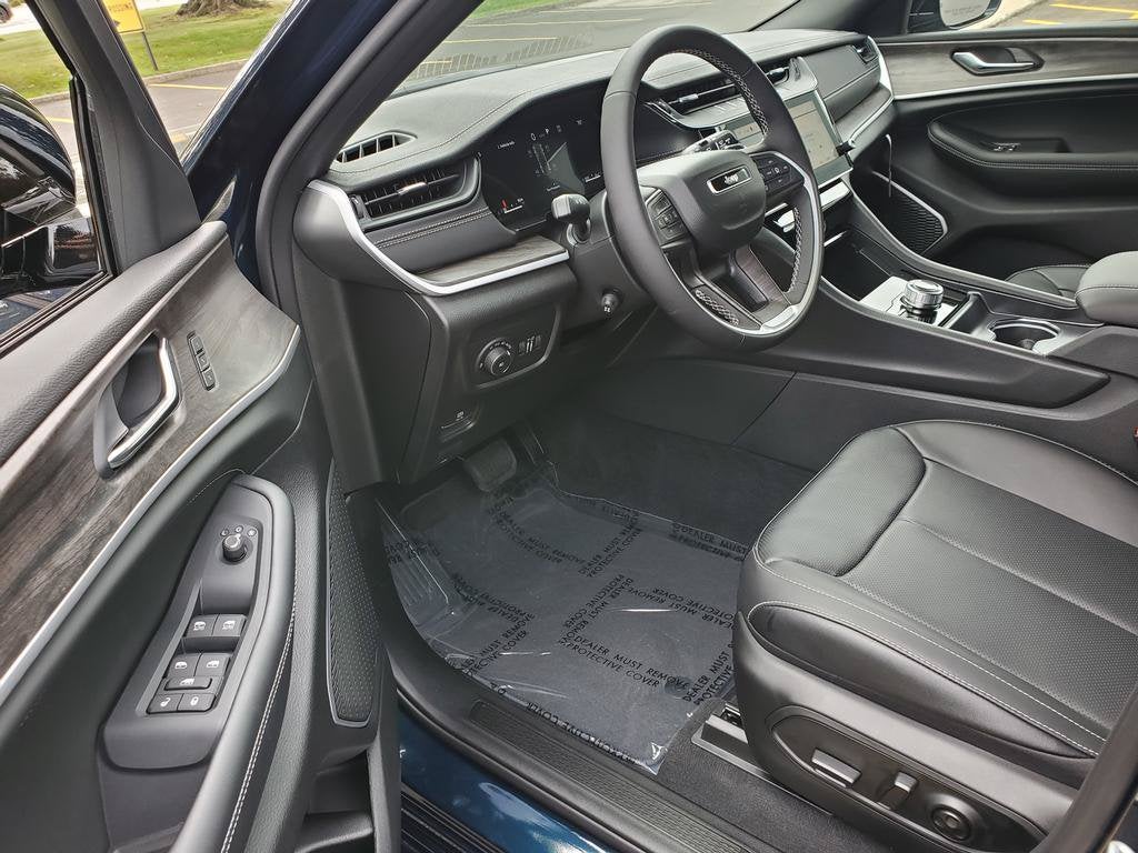 2027 Jeep Grand Cherokee GRAND CHEROKEE LIMITED RESERVE 4X4