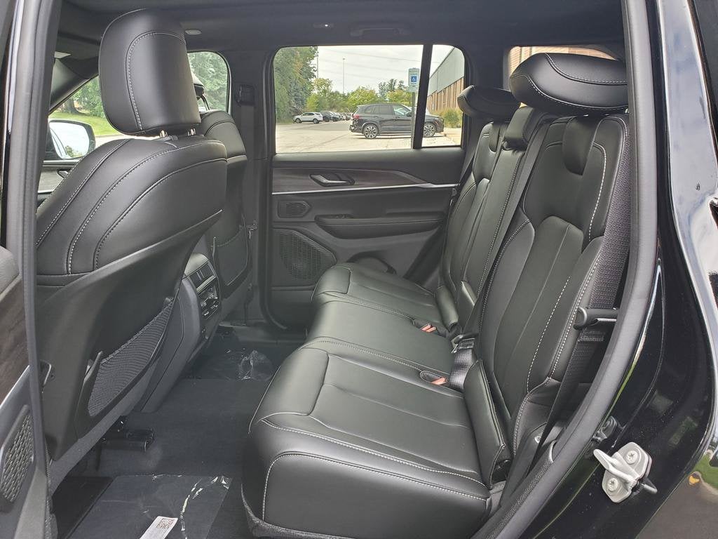 2027 Jeep Grand Cherokee GRAND CHEROKEE LIMITED 4X4