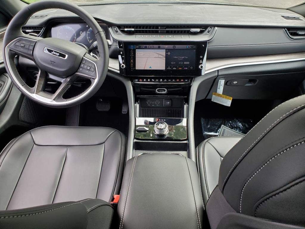 2027 Jeep Grand Cherokee GRAND CHEROKEE LIMITED 4X4
