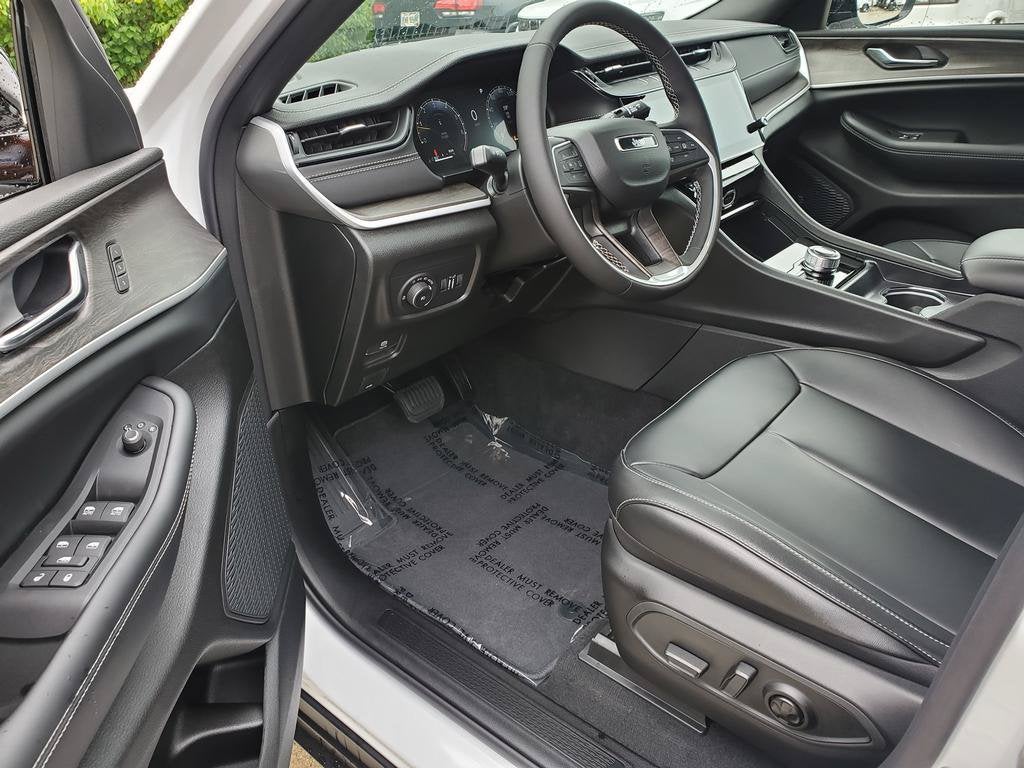 2027 Jeep Grand Cherokee GRAND CHEROKEE LIMITED 4X4