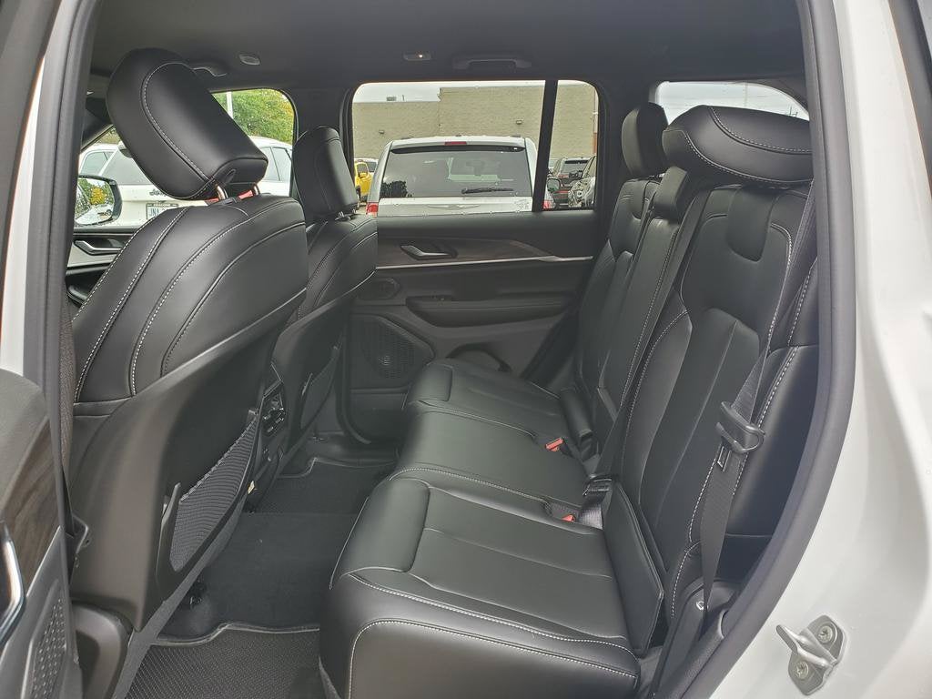 2027 Jeep Grand Cherokee GRAND CHEROKEE LIMITED 4X4