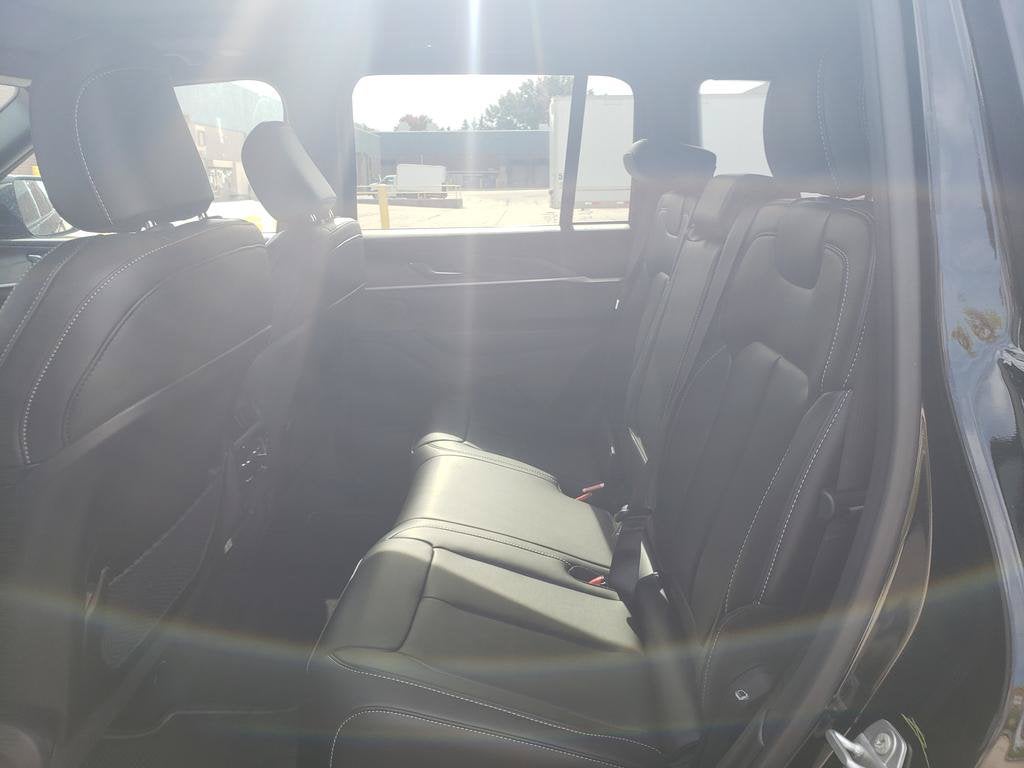 2027 Jeep Grand Cherokee GRAND CHEROKEE LIMITED 4X4