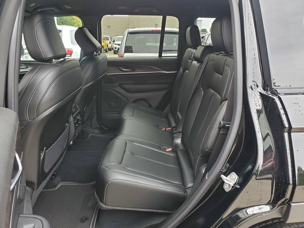 2027 Jeep Grand Cherokee GRAND CHEROKEE LIMITED 4X4