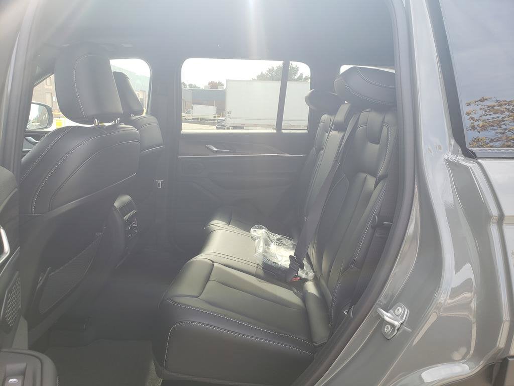 2027 Jeep Grand Cherokee GRAND CHEROKEE LIMITED 4X4