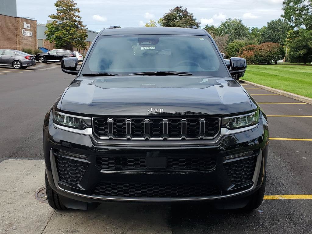 2027 Jeep Grand Cherokee GRAND CHEROKEE LIMITED 4X4