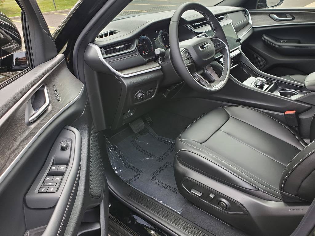 2027 Jeep Grand Cherokee GRAND CHEROKEE LIMITED 4X4