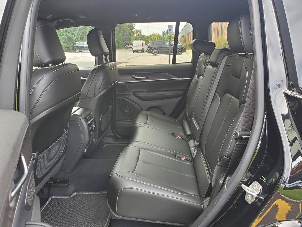 2027 Jeep Grand Cherokee GRAND CHEROKEE LIMITED 4X4