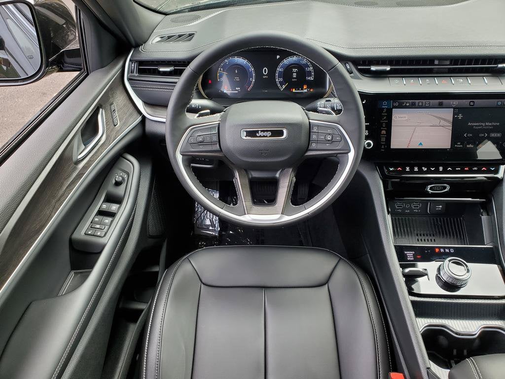 2027 Jeep Grand Cherokee GRAND CHEROKEE LIMITED 4X4
