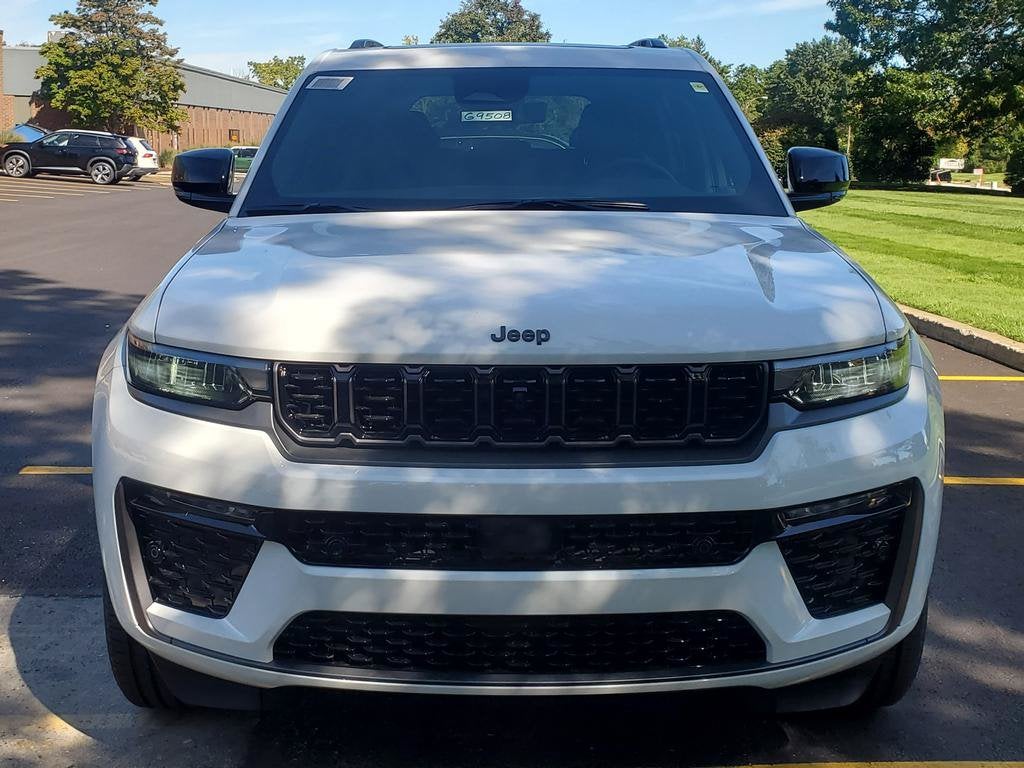 2027 Jeep Grand Cherokee GRAND CHEROKEE LIMITED RESERVE 4X4