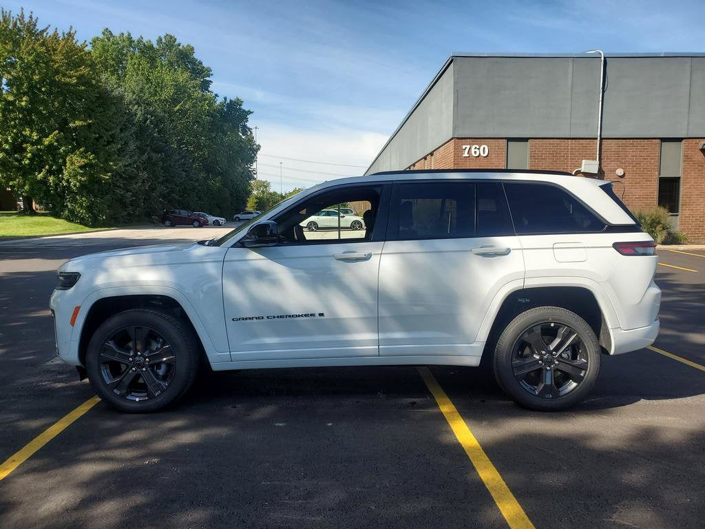 2027 Jeep Grand Cherokee GRAND CHEROKEE LIMITED RESERVE 4X4