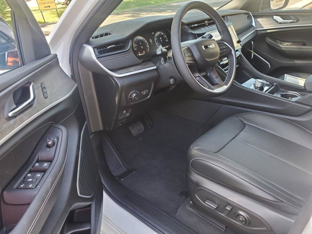 2027 Jeep Grand Cherokee GRAND CHEROKEE LIMITED RESERVE 4X4