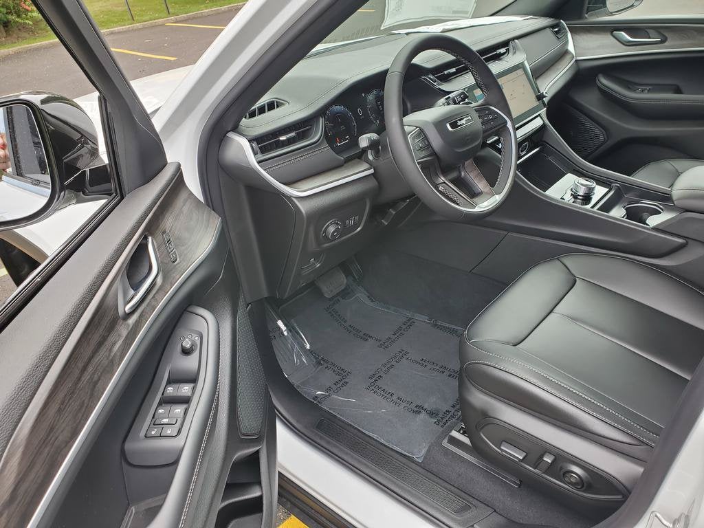 2027 Jeep Grand Cherokee GRAND CHEROKEE LIMITED 4X4