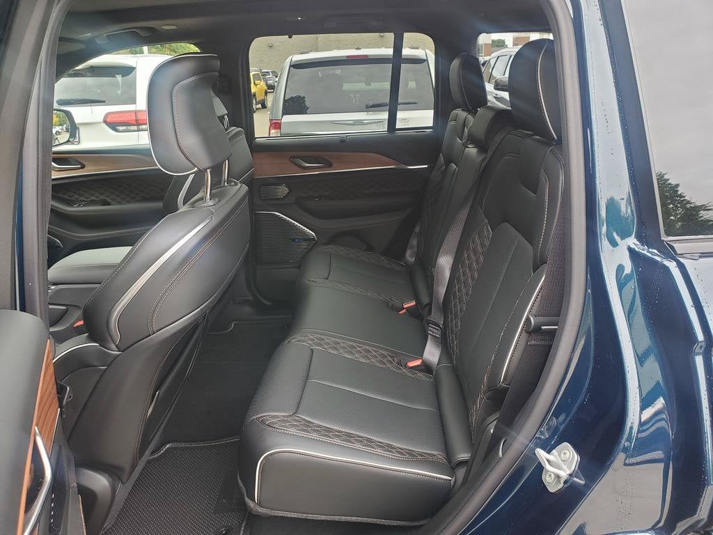 2027 Jeep Grand Cherokee GRAND CHEROKEE SUMMIT 4X4