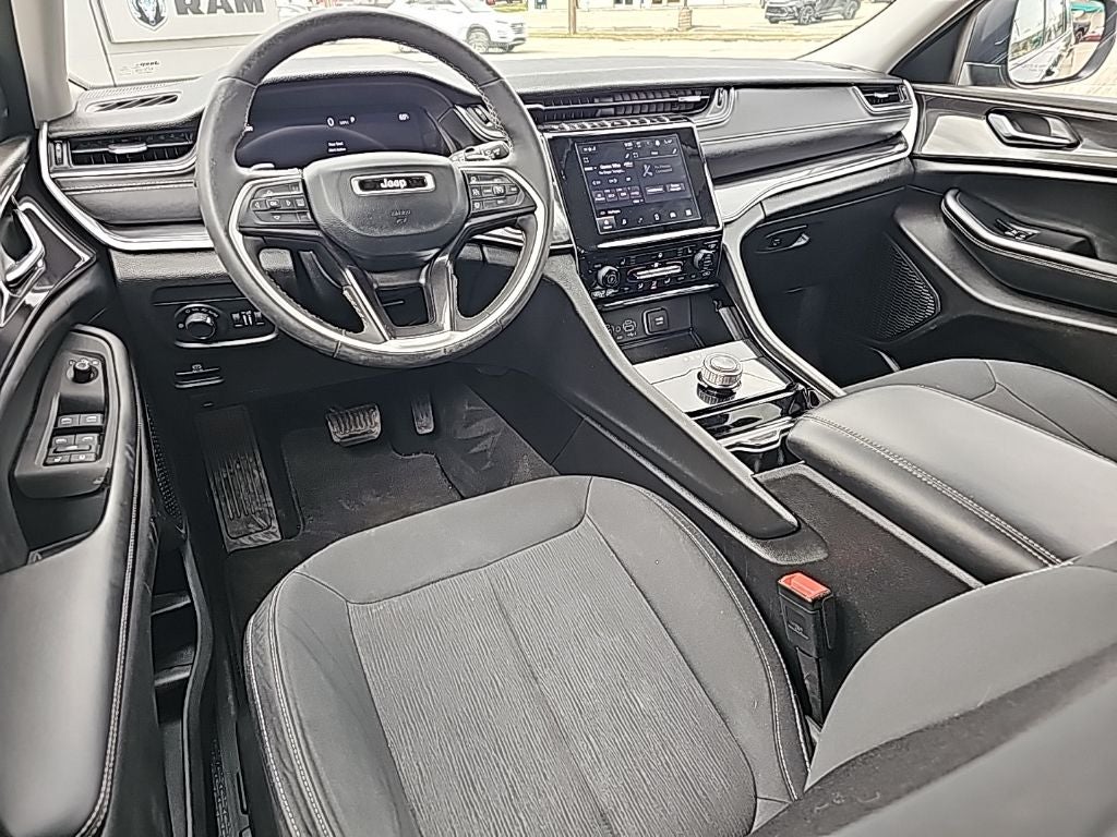 2023 Jeep Grand Cherokee L Laredo 4x4