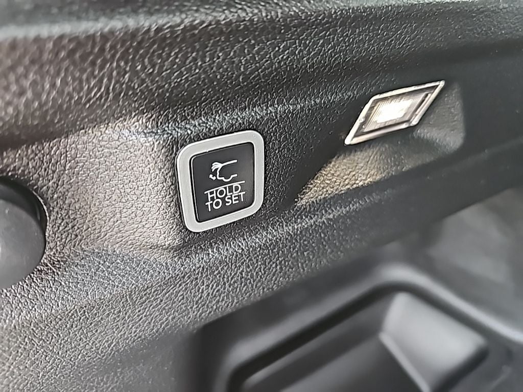 2023 Jeep Grand Cherokee L Laredo 4x4