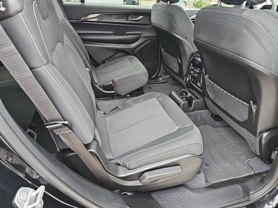 2023 Jeep Grand Cherokee L Laredo 4x4