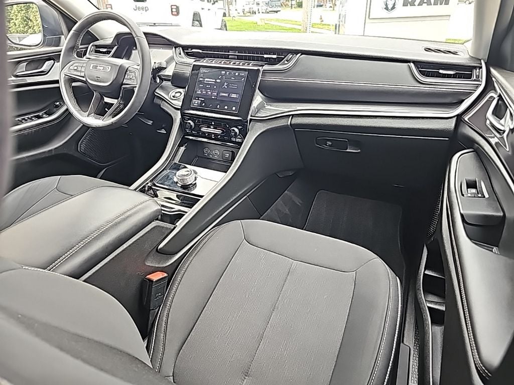 2023 Jeep Grand Cherokee L Laredo 4x4