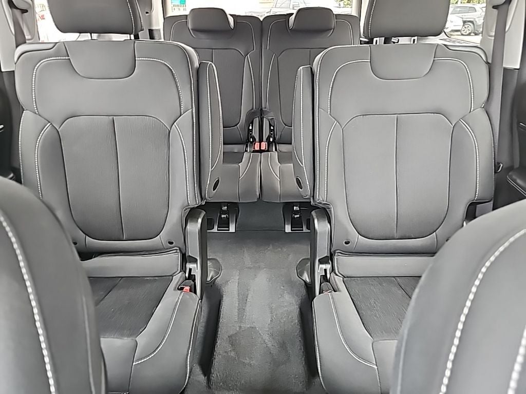 2023 Jeep Grand Cherokee L Laredo 4x4