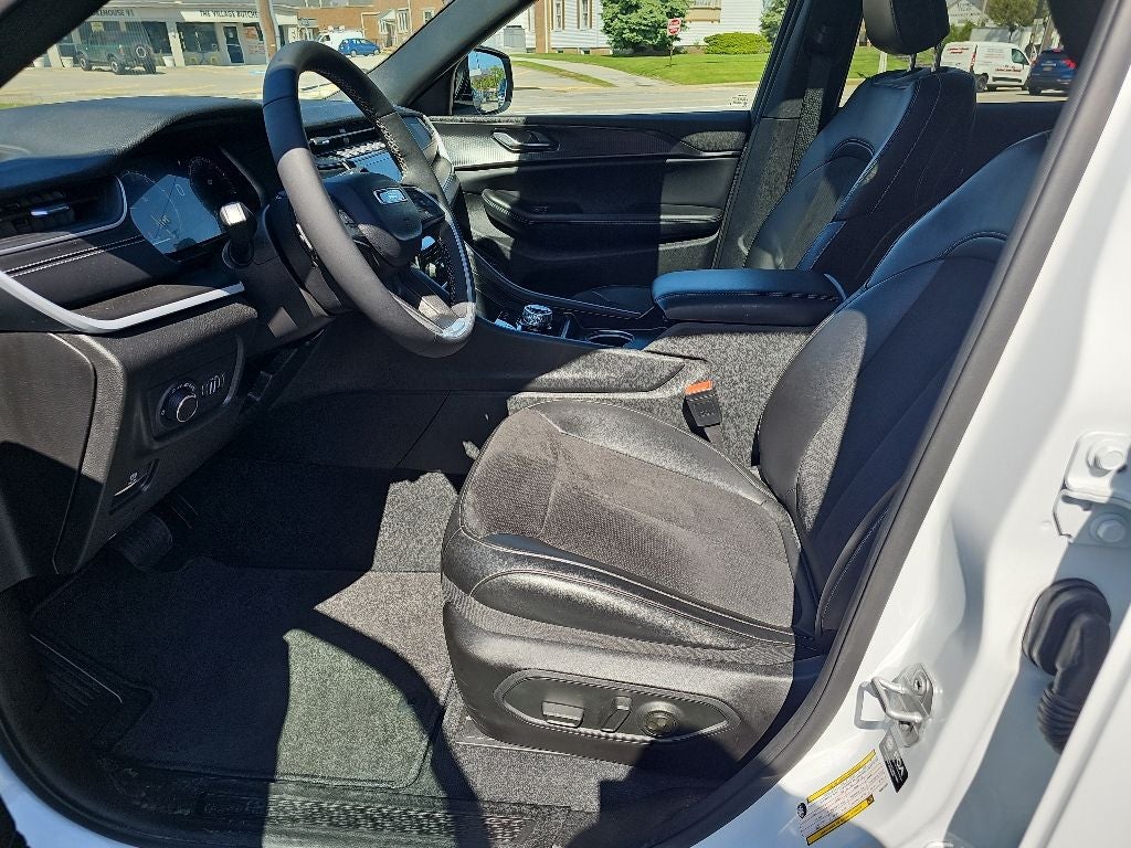 2024 Jeep Grand Cherokee L Altitude X 4x4