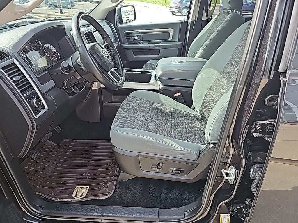 2017 RAM 1500 Big Horn Crew Cab 4x4 5'7' Box