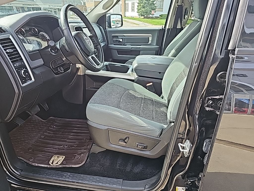 2017 RAM 1500 Big Horn Crew Cab 4x4 5'7' Box