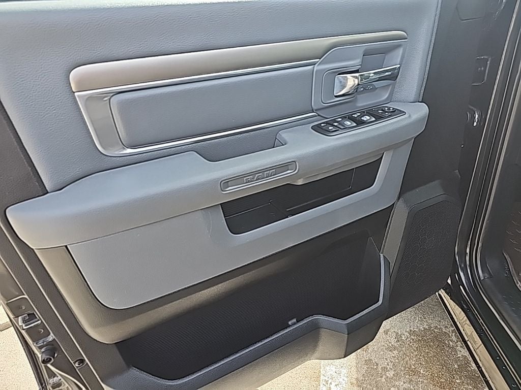 2017 RAM 1500 Big Horn Crew Cab 4x4 5'7' Box